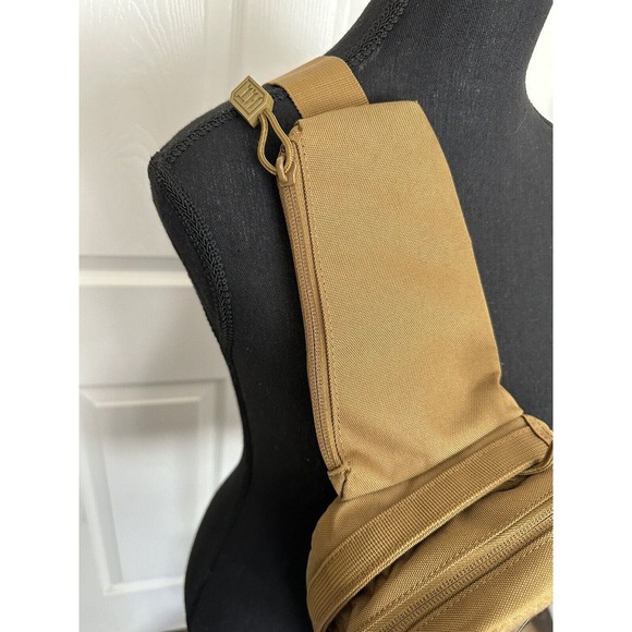 Highland Tactical EXPO EDC Molle Crossbody Sling Bag Dark Desert HL-SH-11-DKDS - Picture 4 of 8